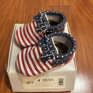 NIB Freshly Picked Patriotic USA Moccasins Mini Sole Bow Slip-On Shoes Size 4